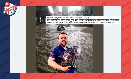 জলাবদ্ধ রাস্তায় মাছ হাতে অভিনেতা রিয়াজের ছবিটি এডিটেড জলাবদ্ধ রাস্তায় মাছ হাতে অভিনেতা রিয়াজের ছবিটি এডিটেড