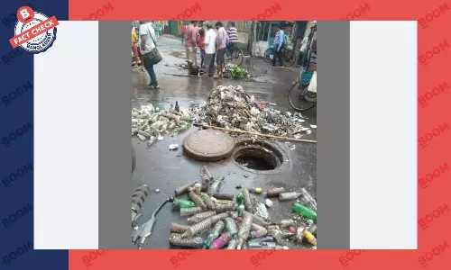 আবর্জনা ঘেরা ম্যানহোলের চিত্রটি ঢাকা শহরের নয়