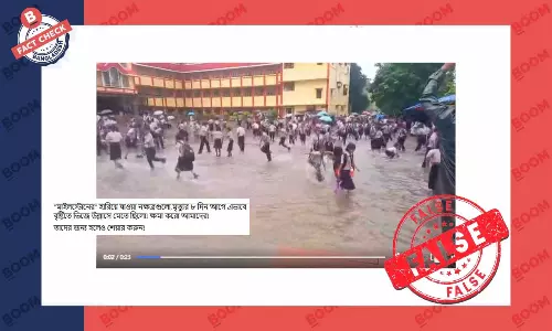 বৃষ্টির পানিতে শিক্ষার্থীরা খেলছে এই ভিডিওটি মাইলস্টোনের নয় বৃষ্টির পানিতে শিক্ষার্থীরা খেলছে এই ভিডিওটি মাইলস্টোনের নয়
